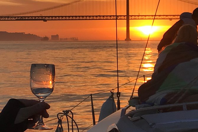 2 Hour Lisbon Sunset and Wine Sailing Tour - Key things to know before you sail