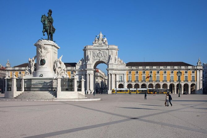 2 Hour Lisbon Sunset and Wine Sailing Tour - Finding the marina in Alcântara
