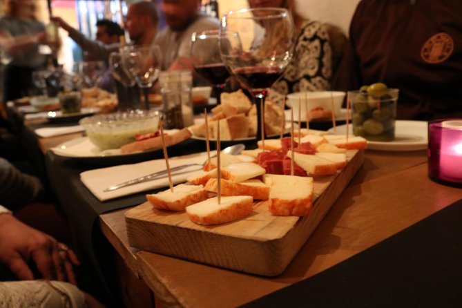 A True Taste of Lisbon: Portuguese Tapas, Wine & Surprise Drink - Key points to know before you book