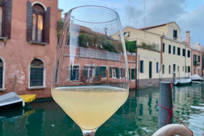 A Venetian Evening: Wine Tasting and Cicchetti with a Local Guide - A small-group introduction to Venetian bar culture