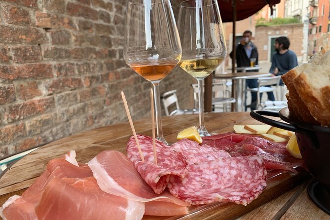 A Venetian Evening: Wine Tasting and Cicchetti with a Local Guide - Dorsoduro: a calmer opening to the evening