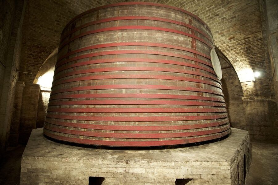 Abruzzo: Historic Cellar Wine Tour and Tasting - Five wines, with one small point to clarify