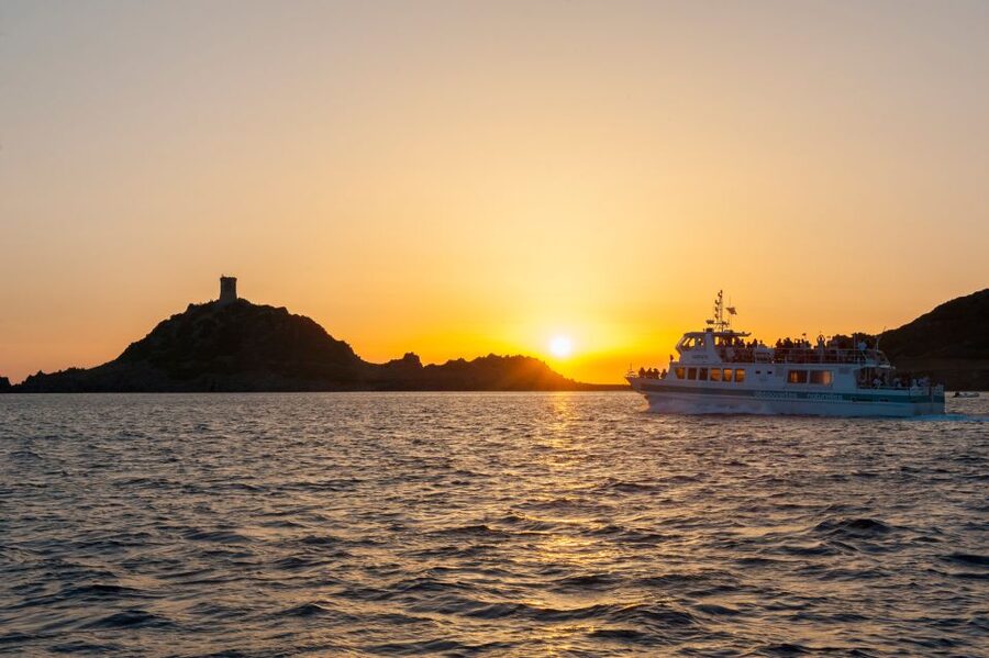 Ajaccio/Porticcio: Sanguinaires Sunset Cruise & Wine Tasting - Who should book this evening?