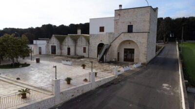 Alberobello: Winery Tour with Wine and Food Tasting
