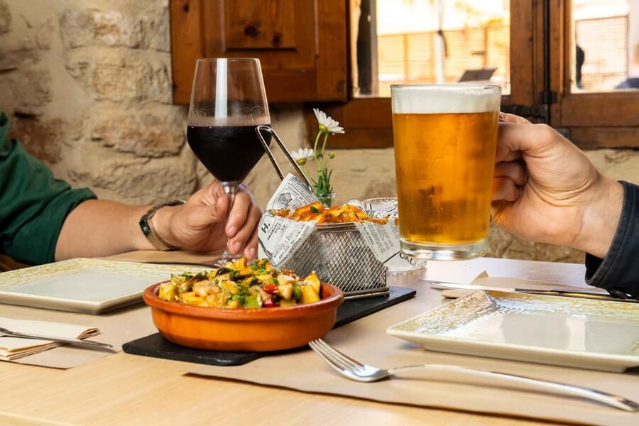 Alcudia: Self-Guided Gourmet Tapas and Wine Tour - Four useful details before you book