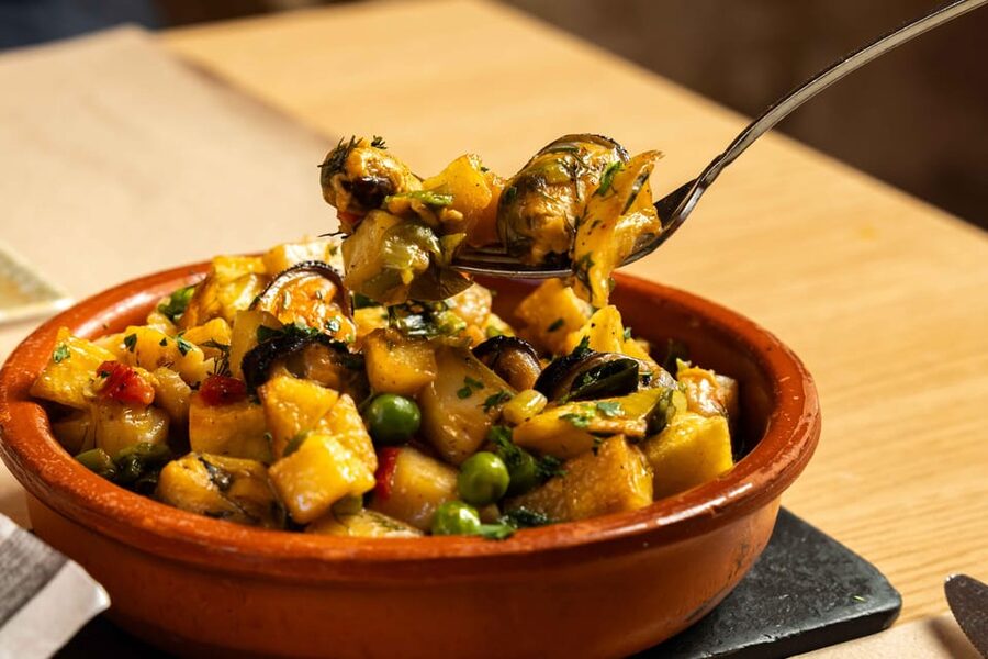 Alcudia: Self-Guided Gourmet Tapas and Wine Tour - Walking between the restaurants
