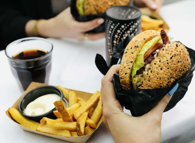 Amsterdam canal cruise with culinary burger or cheese & wine - Key points to know before you book