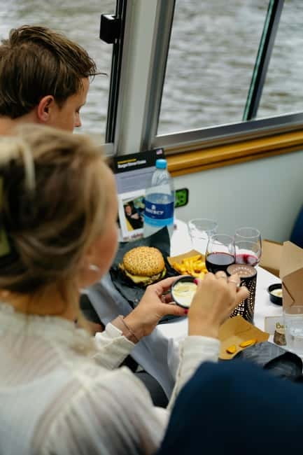 Amsterdam canal cruise with culinary burger or cheese & wine - Final verdict: book the meal that matches your evening