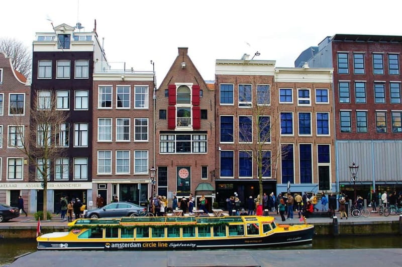Amsterdam canal cruise with culinary burger or cheese & wine - Who should book this canal cruise?