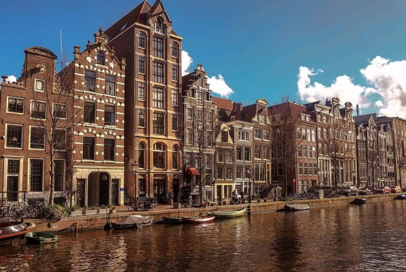 Amsterdam canal cruise with culinary burger or cheese & wine - Burger Cruise or Cheese & Wine Cruise?