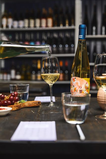 Amsterdam: Dutch Wine Tasting with Sommelier - Five wines, four colors, plenty of contrast
