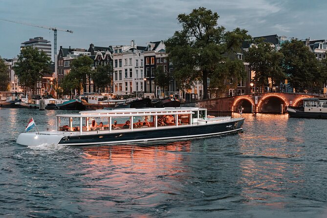 Amsterdam Small-Group Evening Canal Cruise Including Wine, Craft Beer, Cheese - The first drink and the cheese board