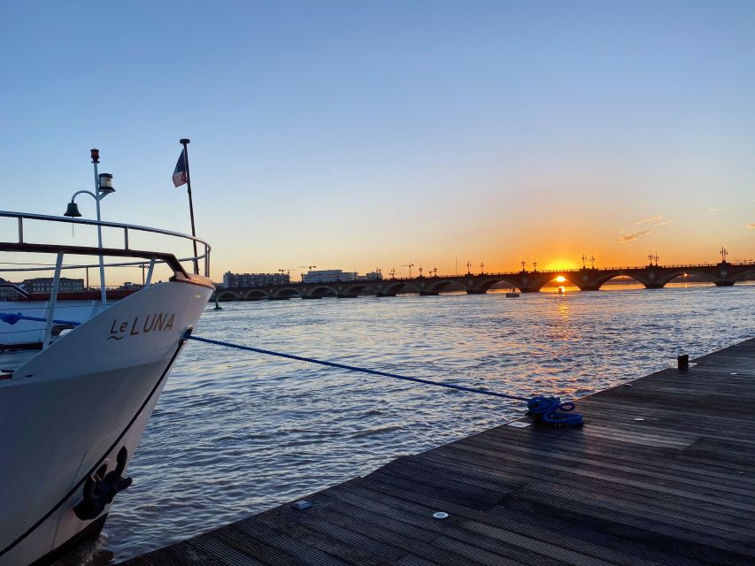 Aperitive guided cruise « Wine and Canelé » - Who Will Enjoy This Cruise Most?