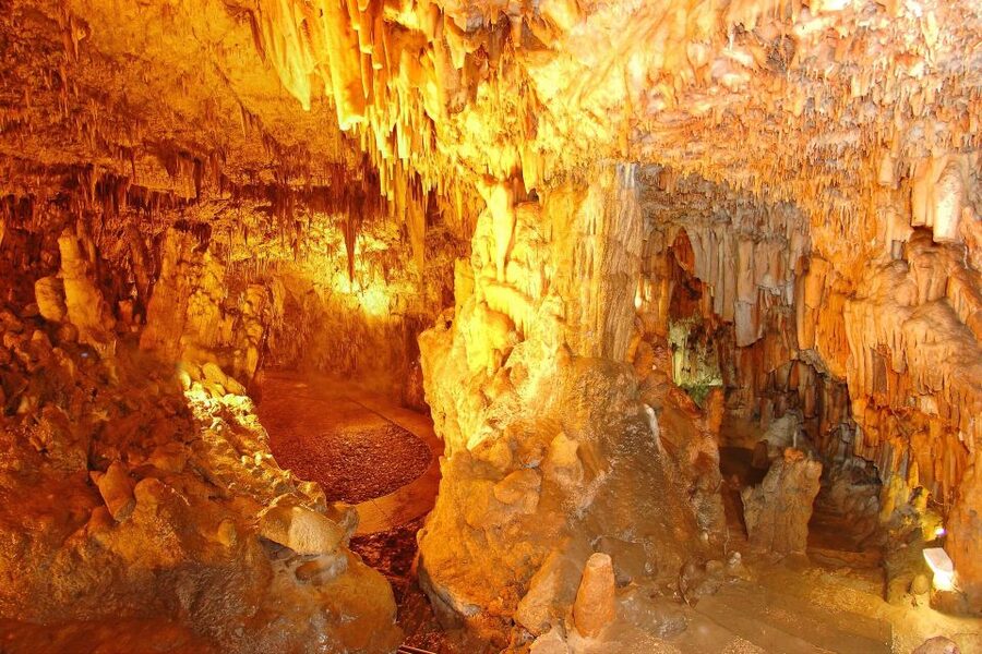 Argostoli: Melissani & Drogarati Cave Tour with Wine Tasting - Drogarati Cave: a cool, echoing first stop