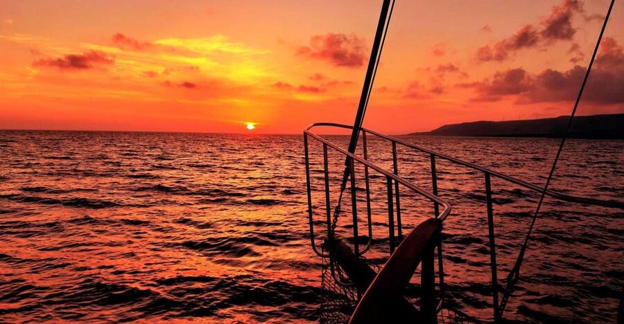Argostoli: Sunset Cruise with Swim Stops, Dinner, and Wine - What the crew does well