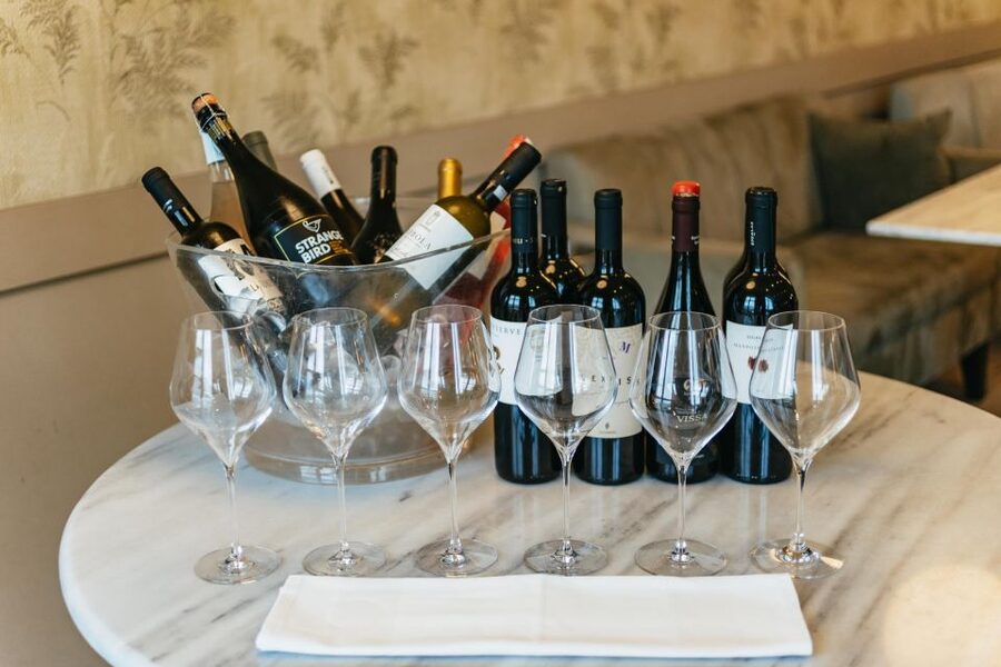 Athens: Wine Tasting with a Sommelier under the Acropolis - Why Greek wine deserves an evening in Athens