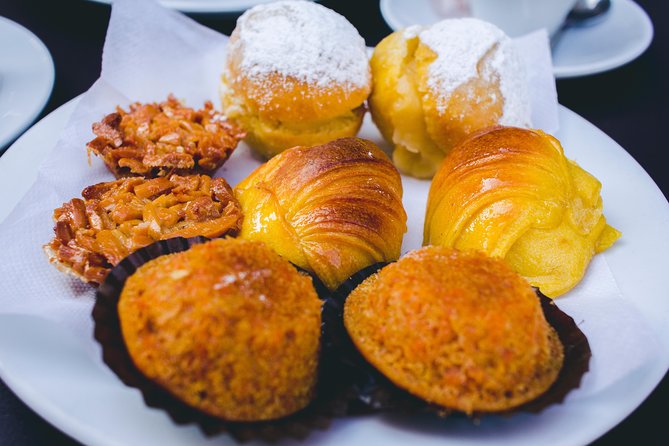 Authentic Food and Wine Tour in Porto by Food Lover Tour - Wine, beer, port, and the sweet finish