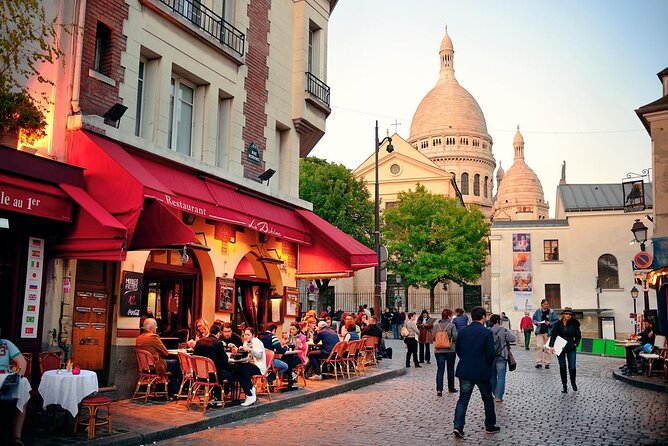 Authentic Parisian Gourmet Food Tour with 10 Local Dishes & Wines - A small group keeps the walk manageable