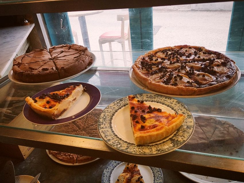 Avignon: Historic District Guided Food & Wine Walking Tour - Rue de la République and the old town between bites