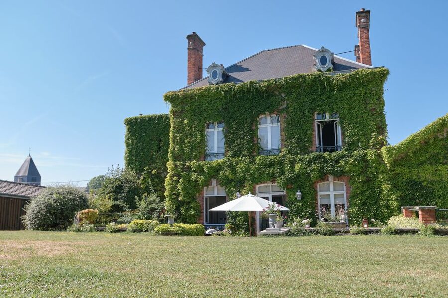 Aÿ-Champagne: Champagne House Tour and Tasting Class - Arriving in Mareuil-sur-Ay