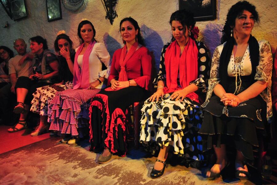 Barcelona: City Tour & Flamenco Show with Wine & Tapas - Roman walls and the Gothic Quarter’s narrow lanes