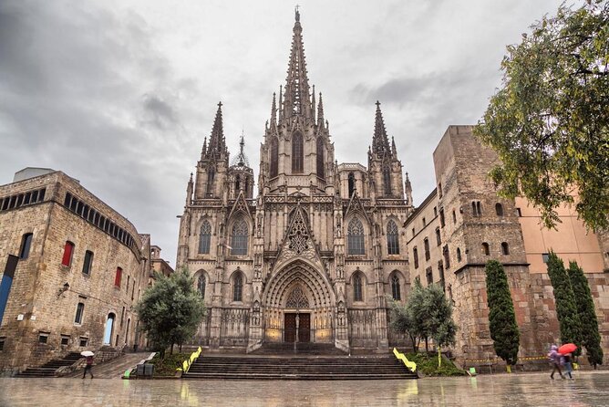 Barcelona E-Bike Small Group Tour with Tapas & Wine Tasting - Key points to know before booking