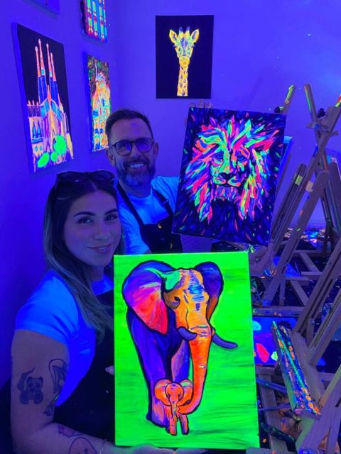 Barcelona: Fluorescent Paint and Wine Workshop - Why the UV setting makes ordinary painting feel different
