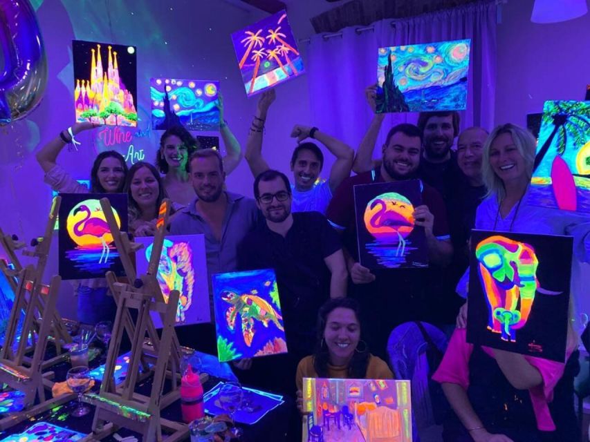 Barcelona: Fluorescent Paint and Wine Workshop - Unlimited wine and the social side of the class