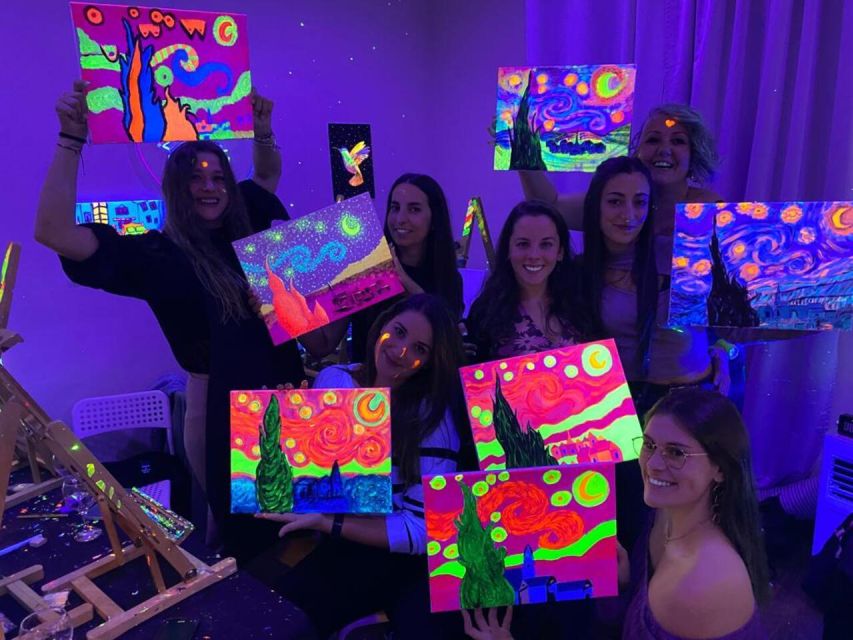 Barcelona: Fluorescent Paint and Wine Workshop - How the two-hour painting session works