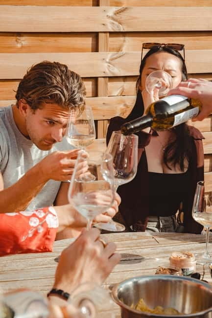 Barcelona: Fun & Unpretentious Rooftop Wine Tasting - Sunset, music, and the social side