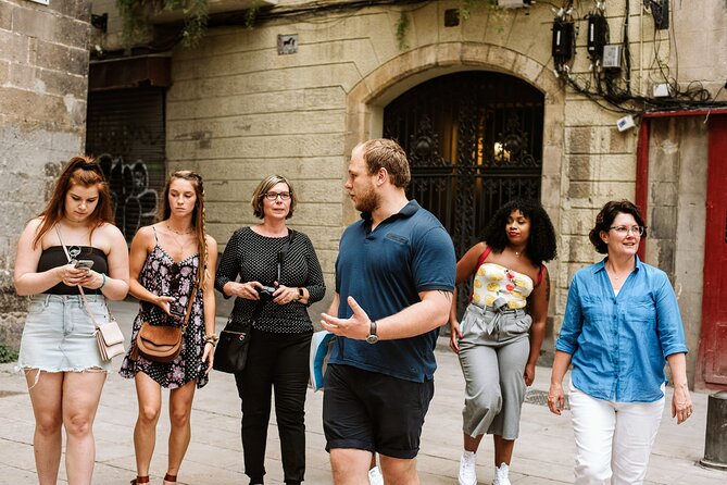 Barcelona Gothic Quarter Tapas & Taverns Food & Wine Tour - Group size, guides, and the social side