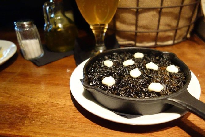 Barcelona Gothic Quarter VIP Tapas & Wine Tour - First stop: family cooking on Carrer dels Assaonadors