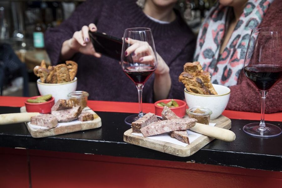 Barcelona Gourmet Food & Wine Tour with Local Expert - Second stop: comfort food and a lively music bar