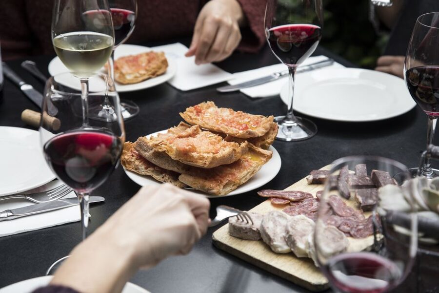 Barcelona Gourmet Food & Wine Tour with Local Expert - Why the guide matters so much