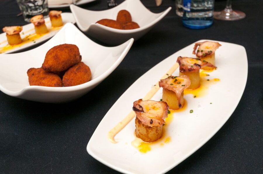 Barcelona Gourmet Food & Wine Tour with Local Expert - The small group makes a practical difference
