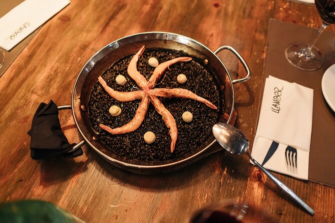 Barcelona: Guided Food Walking Tour with Tapas and Wine - El Born and Carrer dels Banys Vells: a different mood