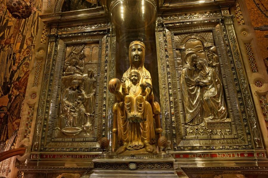 Barcelona: Montserrat Tour with Lunch & Wine Tasting Option - The Optional Finca Ca n’Estella Winery