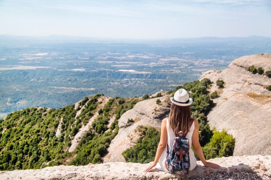Barcelona: Montserrat Tour with Lunch & Wine Tasting Option - Group Size, Guides, and Pace
