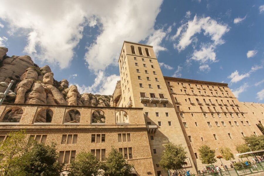 Barcelona: Montserrat with Winery Visit and Farmhouse Lunch - Meeting near Palau de la Musica