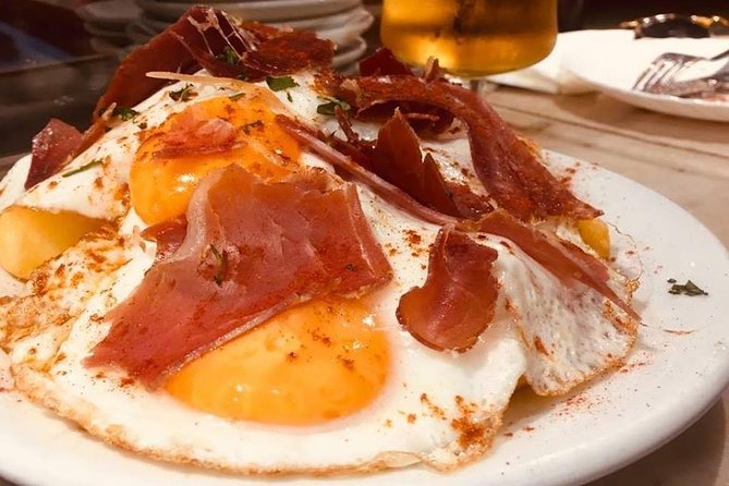 Barcelona Poble Sec Tapas & Wine Tour - Walking through Poble Sec and the art of terracear