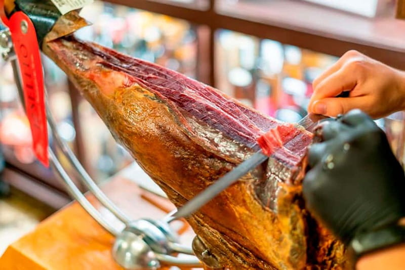 Barcelona: Private Tapas & Wine with Flamenco Show Old Town - How the private format affects the value
