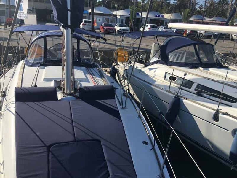 Barcelona: Sunset Boat Trip with Cava Wine and Snacks - The crew makes the difference