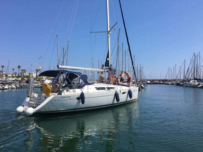 Barcelona: Sunset Boat Trip with Cava Wine and Snacks - Comfort, music, and group atmosphere