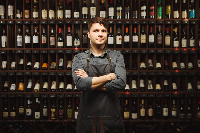 Barcelona Tapas & Wine Experience as a Local at Hidden Wineries - Placeta del Pi and the pleasure of smaller squares