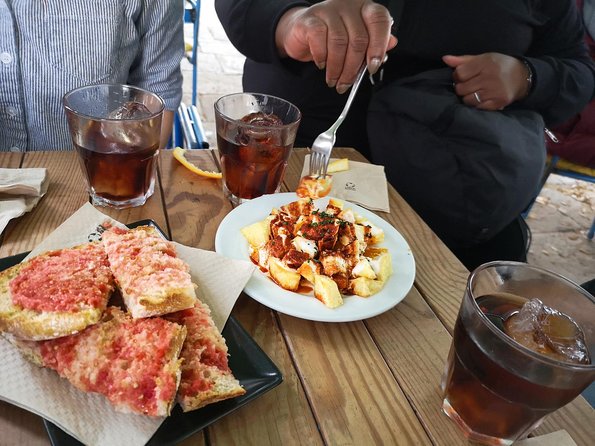 Barcelona Tapas & Wine Private Tour in Traditional Taverns - The guides are the evening’s biggest asset