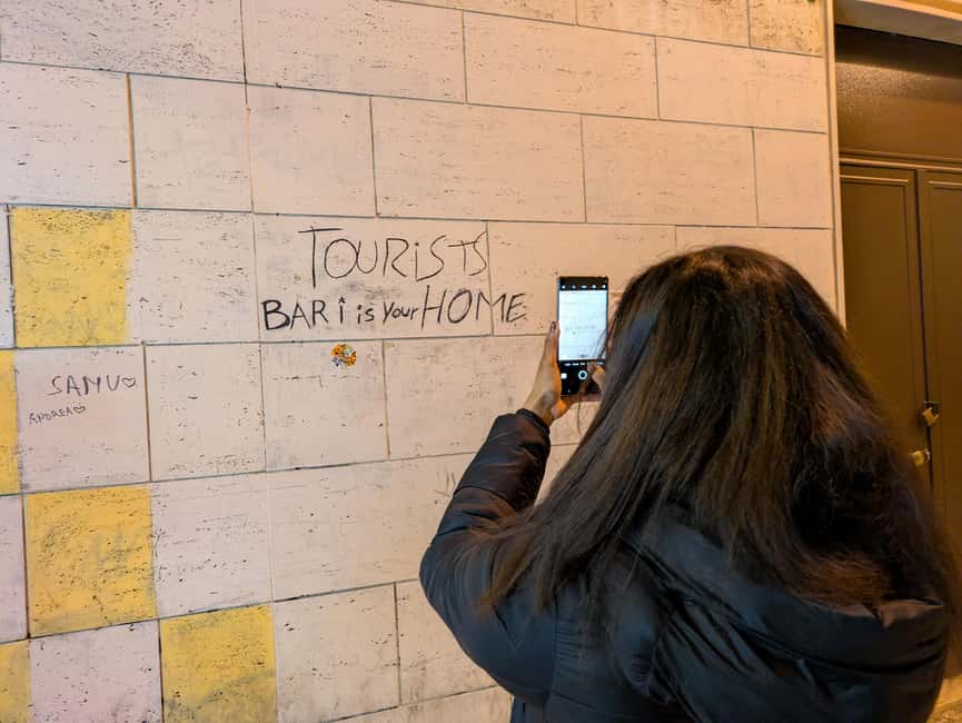 Bari: Street Food Walking Tour with Wine Tasting - Panino col polpo and popizze