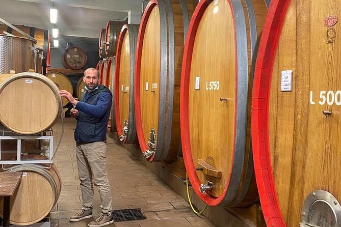 Barolo&Barbaresco Wine Experience with a Local Winemaker / Milano - La Morra, Castagnole Lanze, and photo time