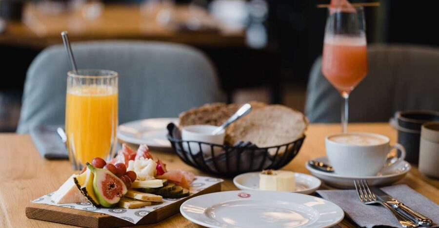Berlin: Fine Dining Breakfast with Champagne in Schoneberg - Key points to know before booking