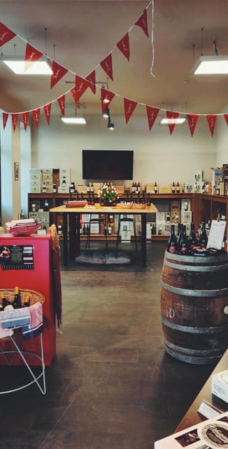 Berlin: Wine on Canvas - Paint Workshop and Wine Tasting - Following an Italian artists canvas instructions