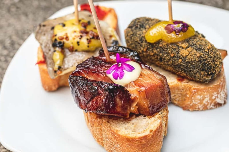 Bilbao: Basque Food Tour and Wine Tasting with Guide - Five drinks and the wine pairings